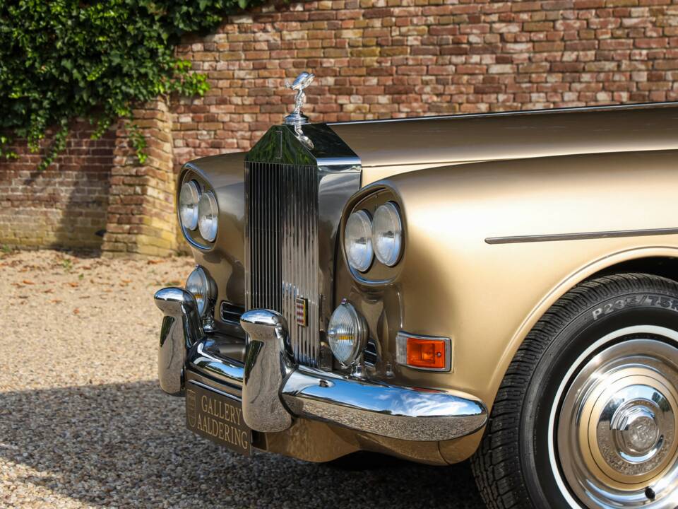 Image 23/50 of Rolls-Royce Silver Cloud III "Chinese Eyes" (1965)