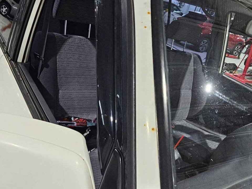 Image 19/48 de Toyota Land Cruiser FJ80 (1992)