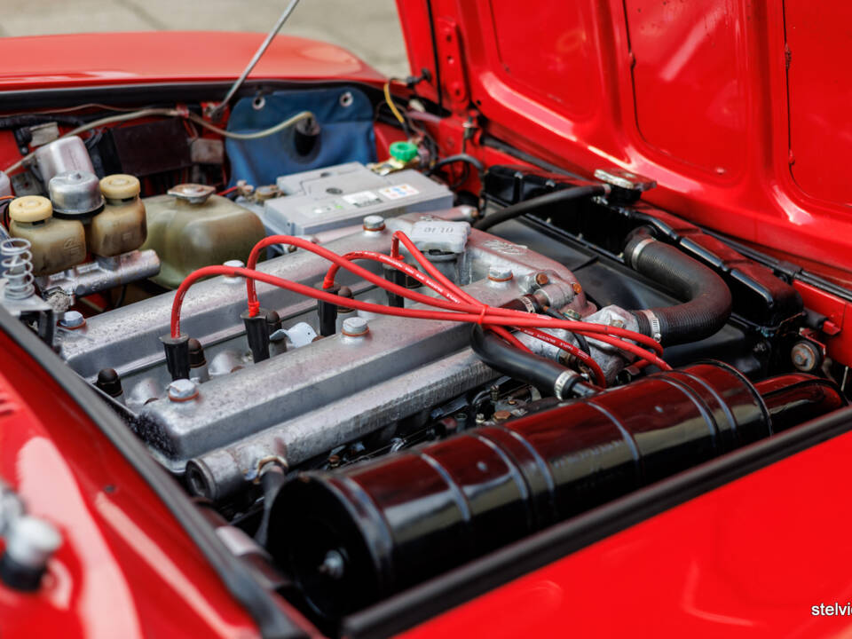Image 40/43 of Alfa Romeo 2000 GT Veloce (1972)