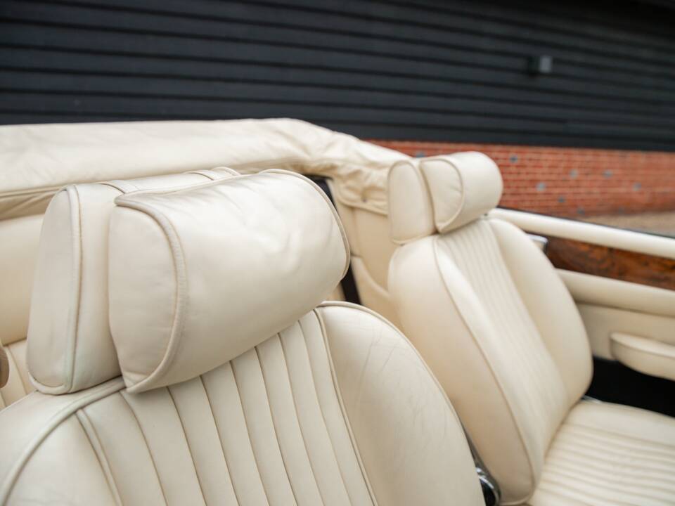 Bild 39/59 von Aston Martin V8 EFi Volante (1988)