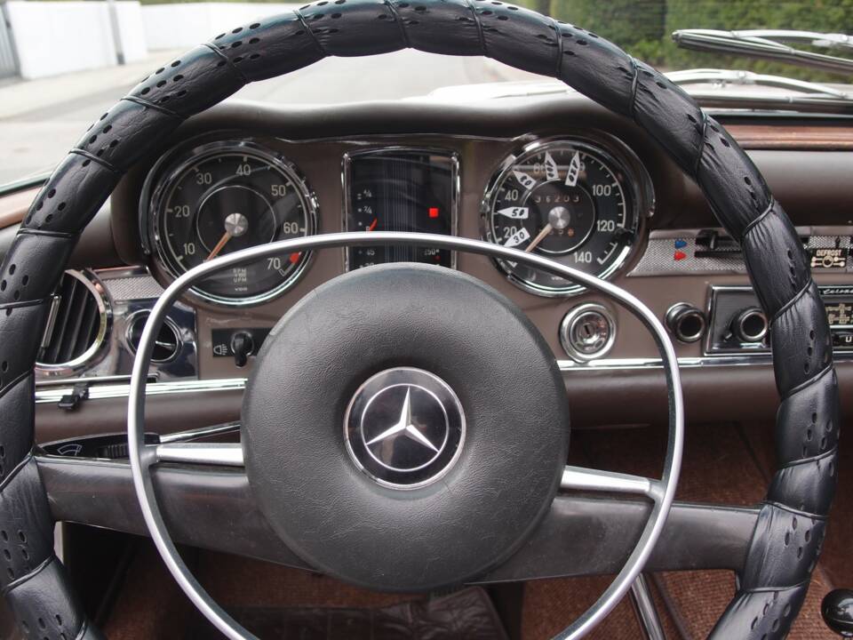 Image 28/99 de Mercedes-Benz 280 SL (1971)