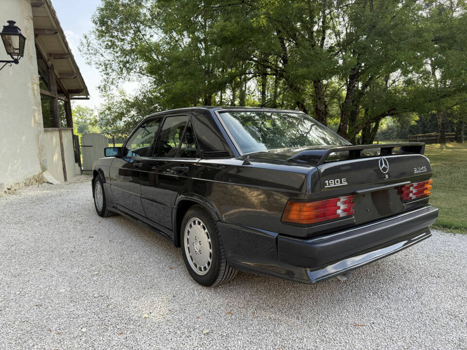 Image 7/8 of Mercedes-Benz 190 E 2.5-16 (1990)
