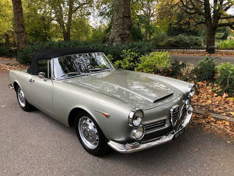 Immagine 17/50 di Alfa Romeo 2600 Spider (1964)