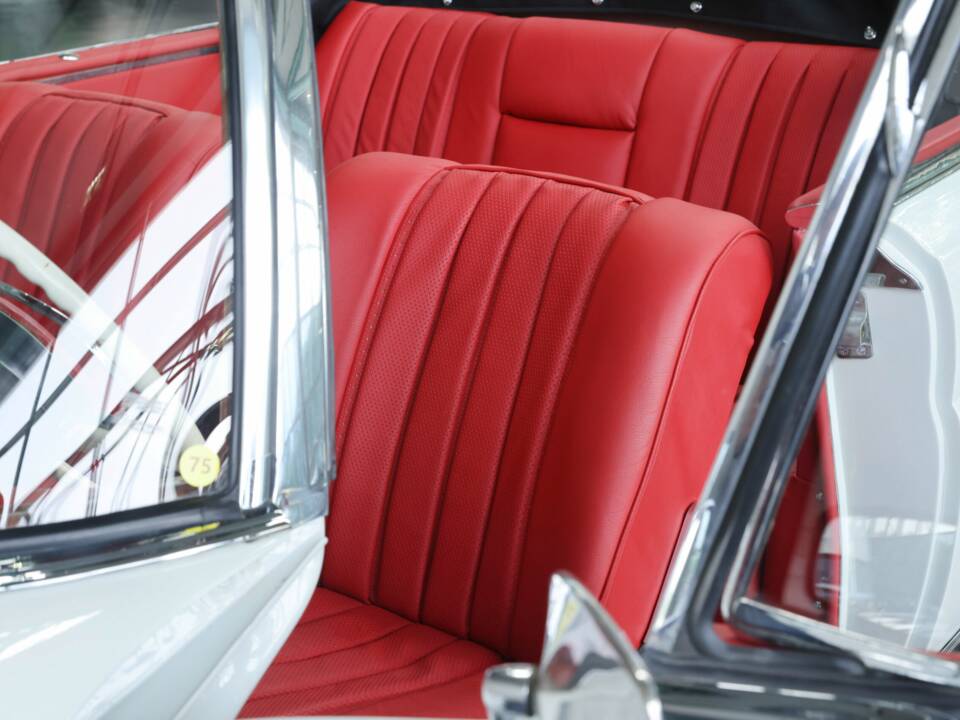 Image 25/50 of Mercedes-Benz 280 SE 3,5 (1969)