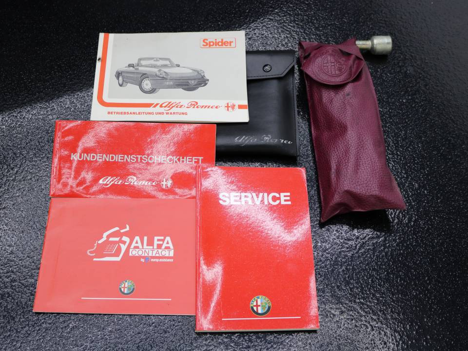 Imagen 25/38 de Alfa Romeo 2.0 Spider (1990)