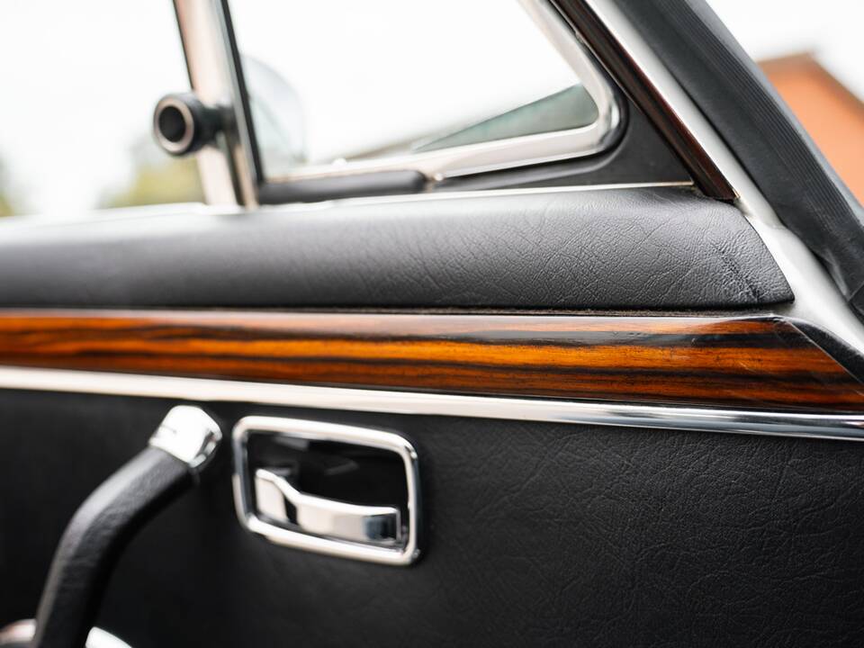 Image 44/50 of Mercedes-Benz 300 SEL 6.3 (1970)