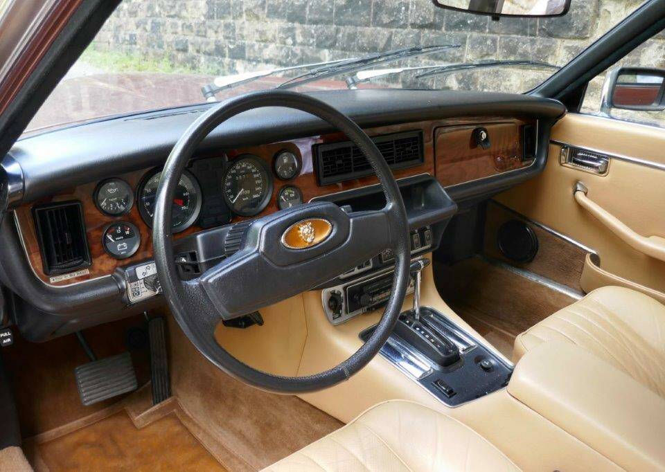 Afbeelding 10/14 van Jaguar XJ 12 (1982)