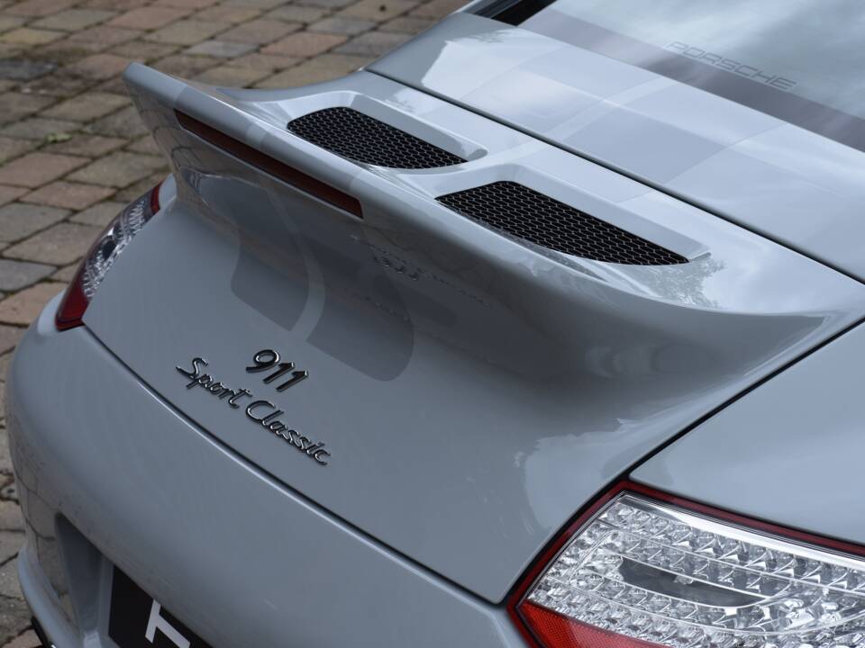 Image 12/50 of Porsche 911 Sport Classic (2010)