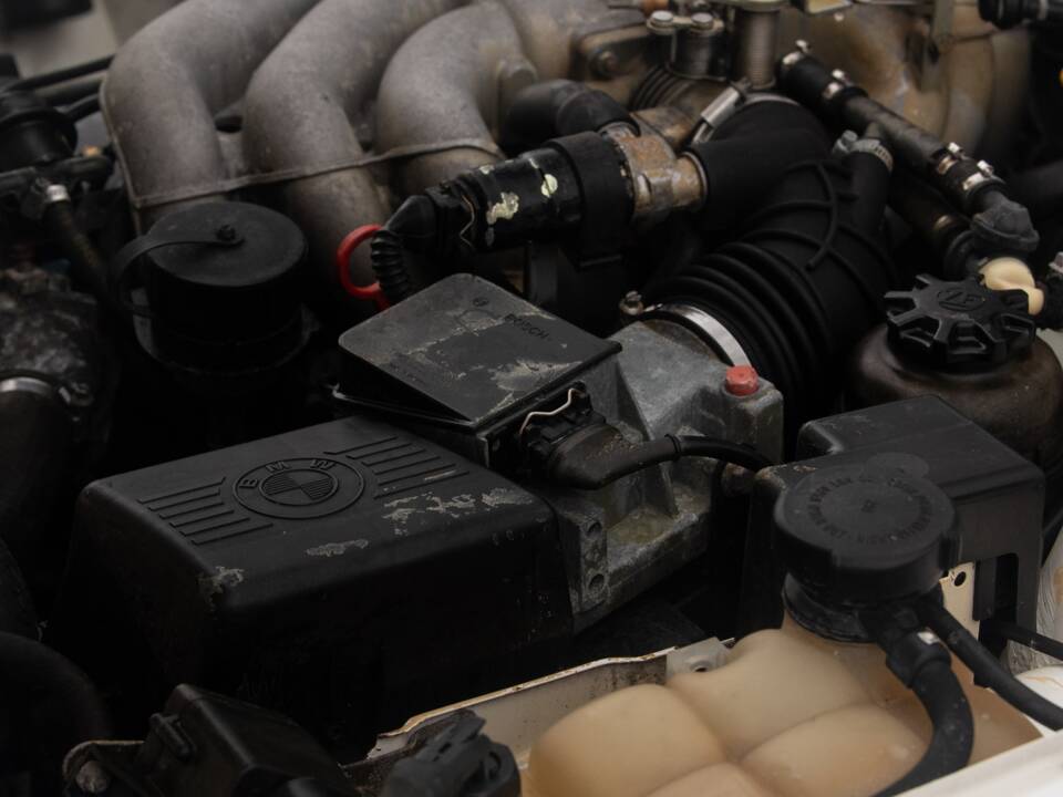 Image 15/50 of BMW 320i (1987)