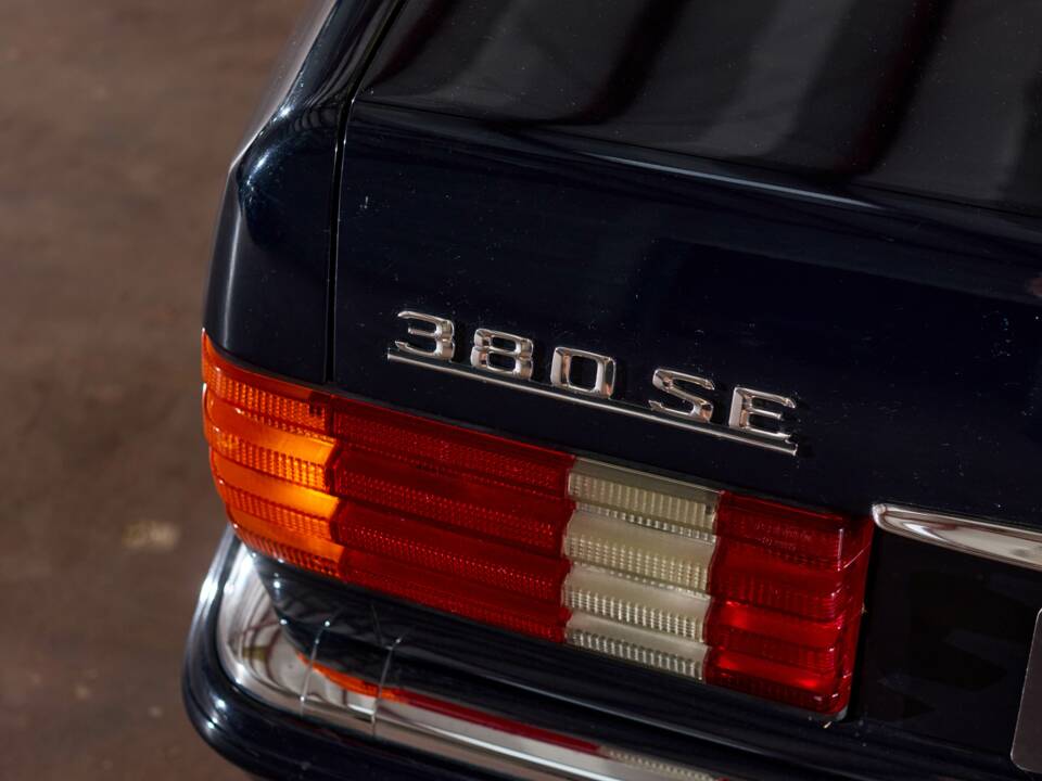 Bild 24/43 von Mercedes-Benz 380 SE (1984)