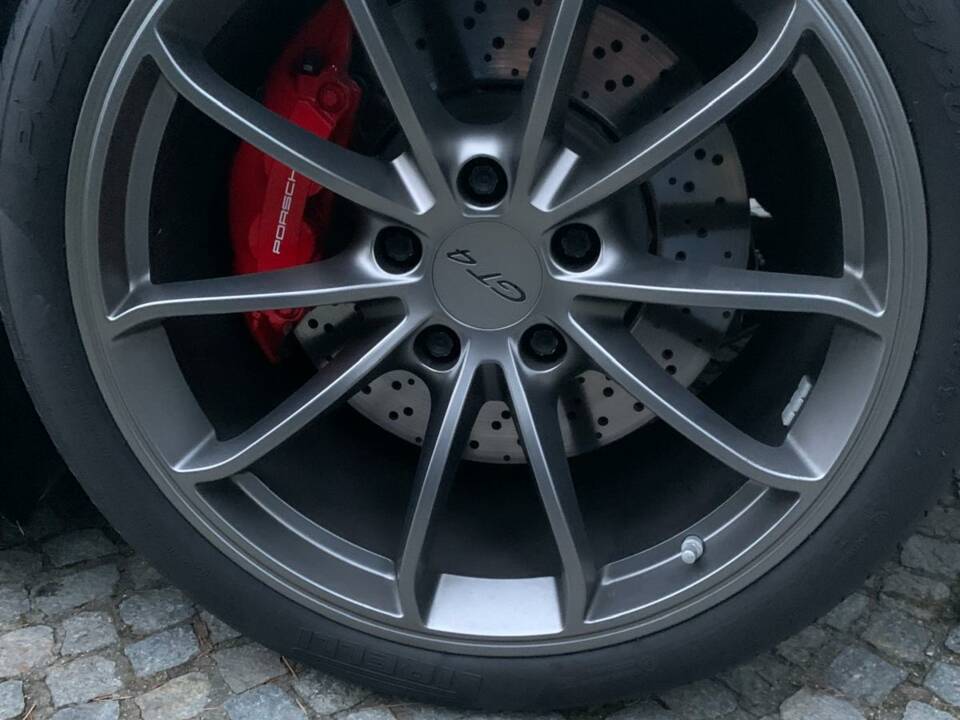 Image 12/13 of Porsche Cayman GT4 (2016)