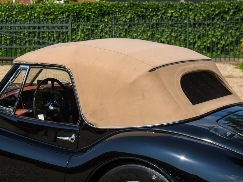 Immagine 14/50 di Jaguar XK 120 DHC (1953)
