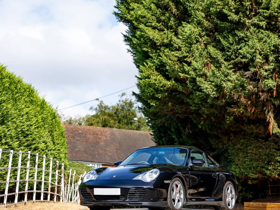 Image 15/50 of Porsche 911 Carrera 4S (2002)