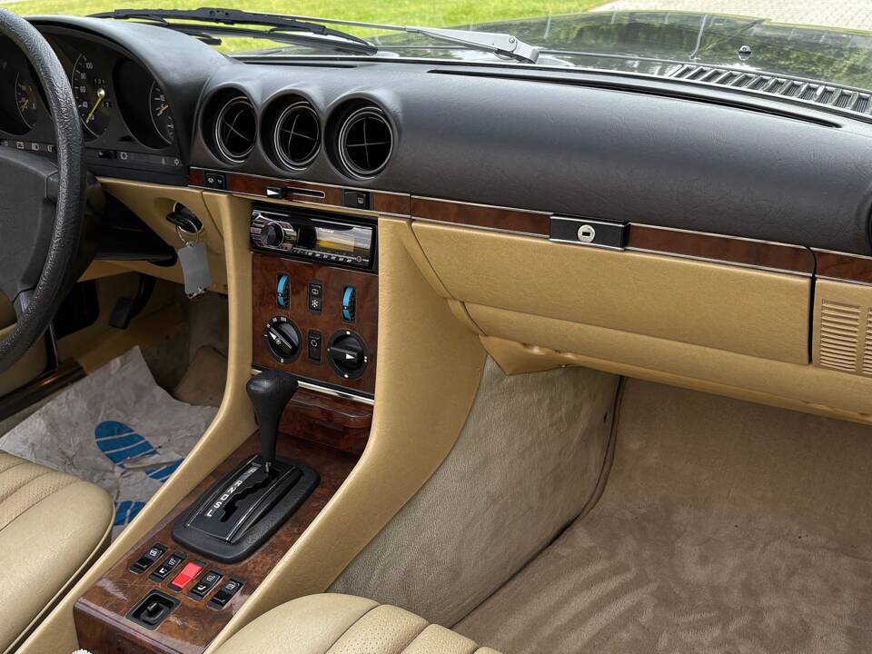 Image 19/24 de Mercedes-Benz 280 SL (1984)