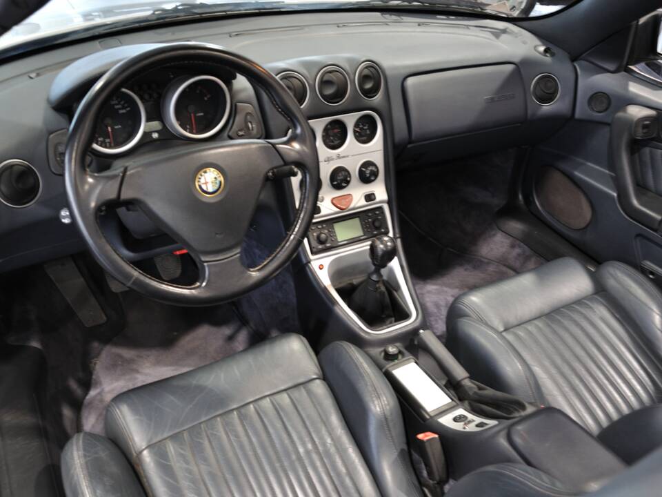 Image 19/32 of Alfa Romeo Spider 3.0 V6 24V (2002)