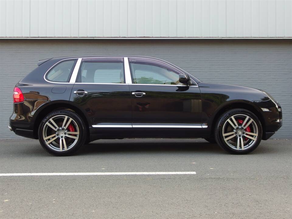 Image 6/93 of Porsche Cayenne Turbo (2007)
