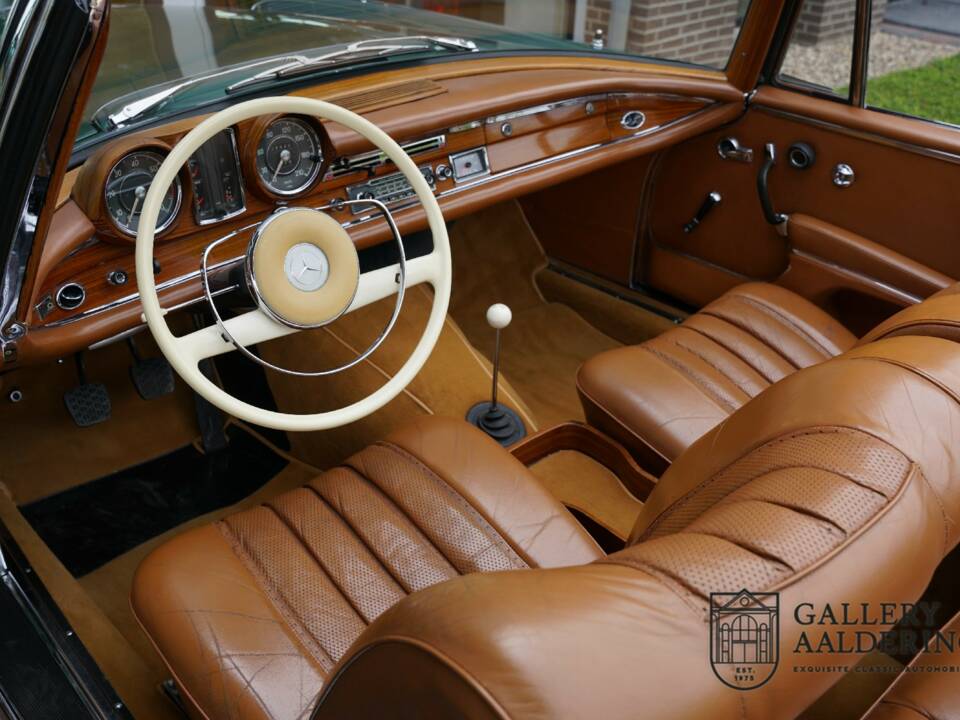 Afbeelding 4/50 van Mercedes-Benz 220 SE b (1964)