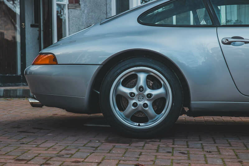 Image 33/50 of Porsche 911 Carrera (1994)