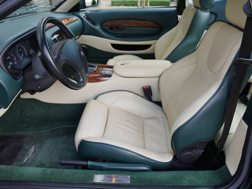 Bild 48/50 von Aston Martin DB 7 Vantage (2001)