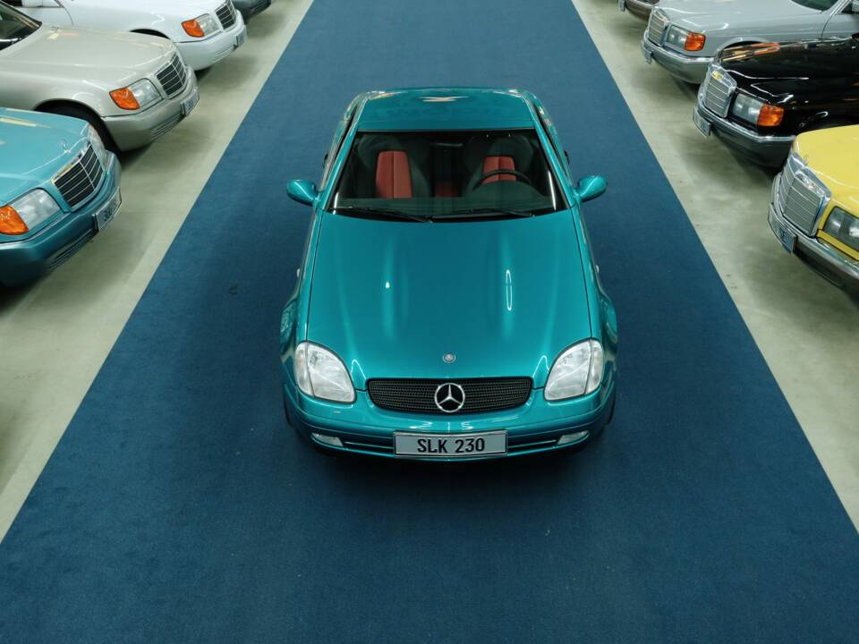 Immagine 2/50 di Mercedes-Benz SLK 230 Kompressor (1998)