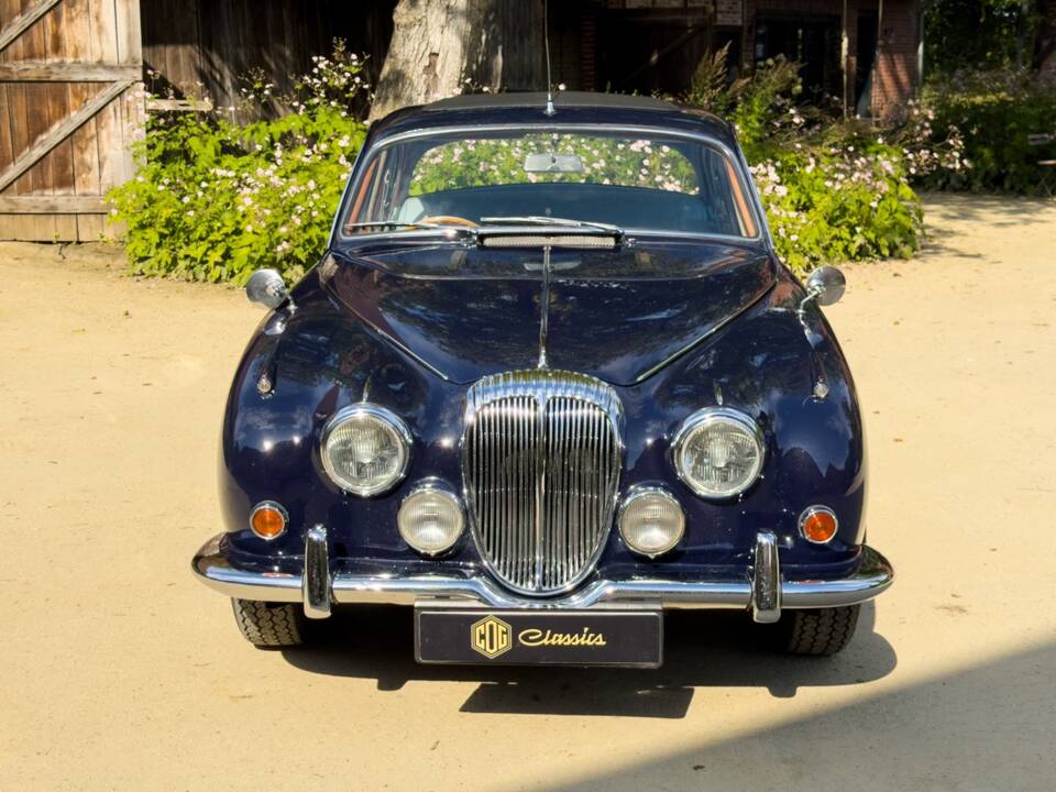 Imagen 2/21 de Daimler V8-250 (1968)
