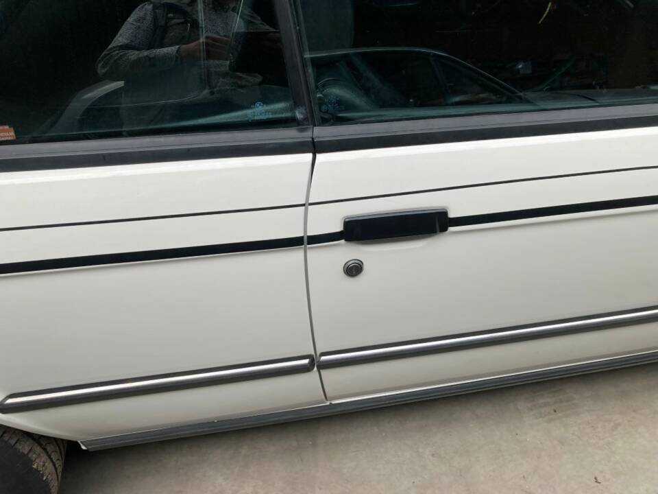 Image 3/34 de BMW 325i (1987)