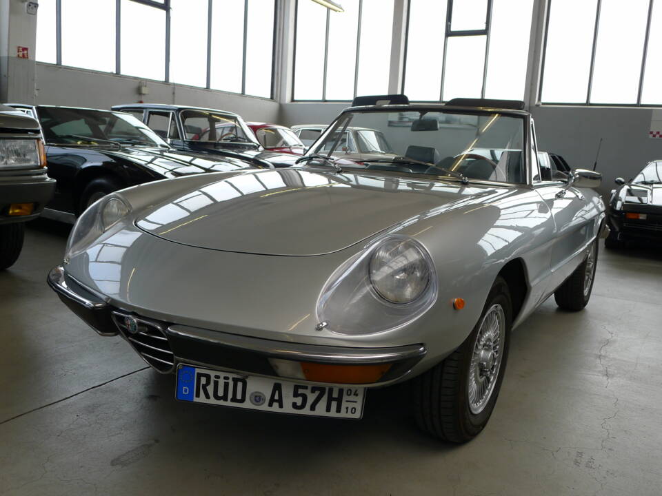 Bild 29/32 von Alfa Romeo 2000 Spider Veloce (1981)