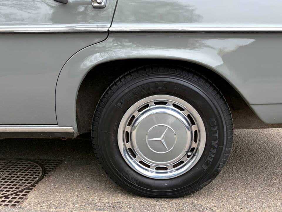 Image 22/24 of Mercedes-Benz 250 (1971)
