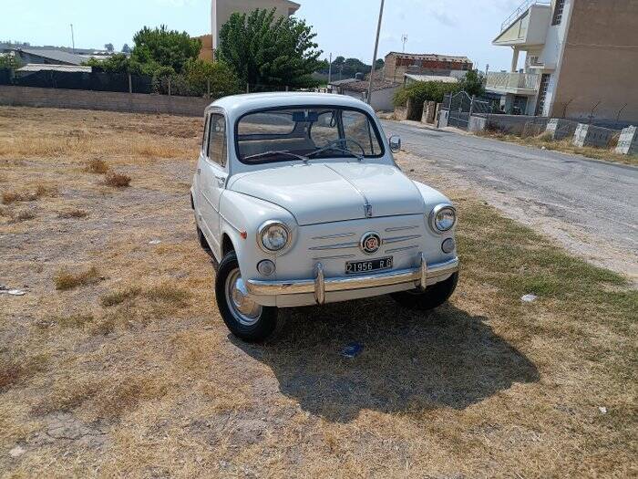 Image 2/7 de FIAT 600 D (1964)