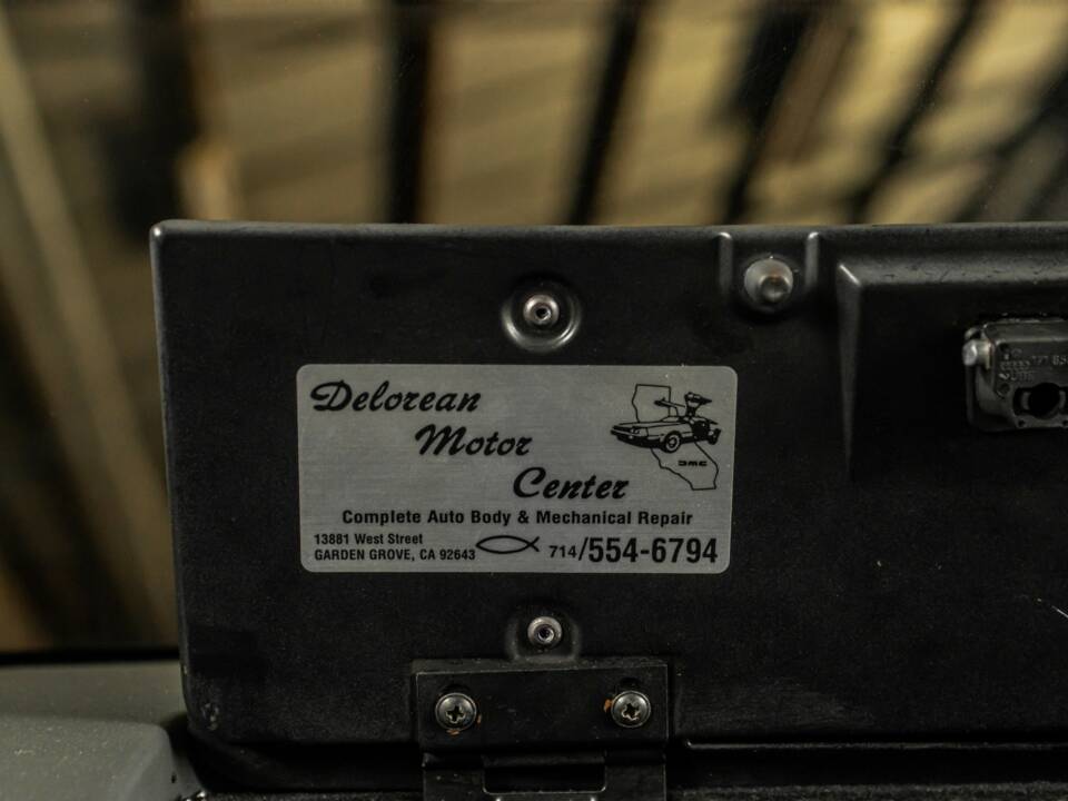 Image 52/66 of DeLorean DMC-12 (1981)