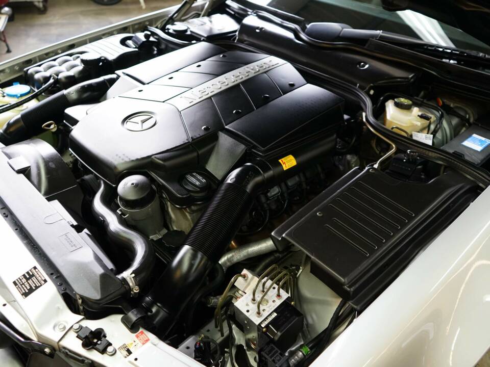 Image 30/33 of Mercedes-Benz SL 500 (2001)
