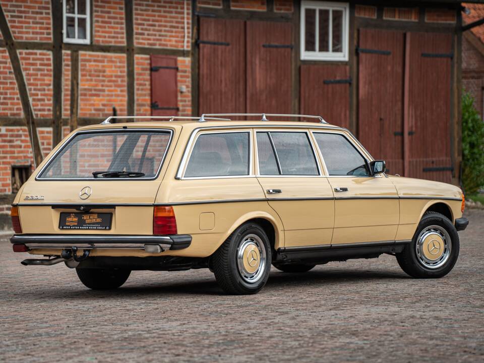 Image 11/53 de Mercedes-Benz 200 T (1982)