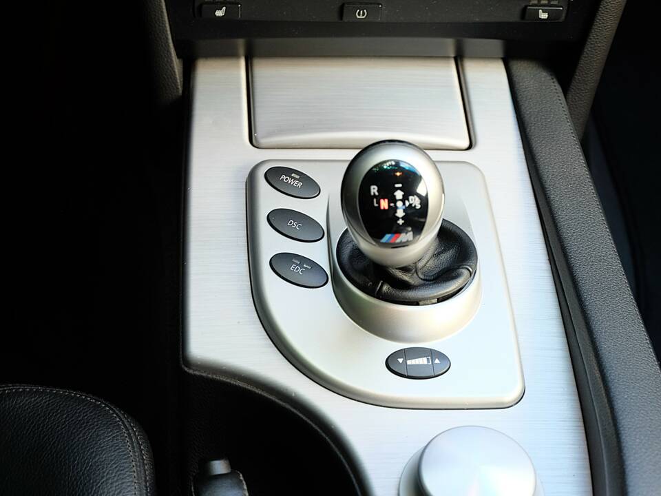 Image 39/51 of BMW M5 (2007)