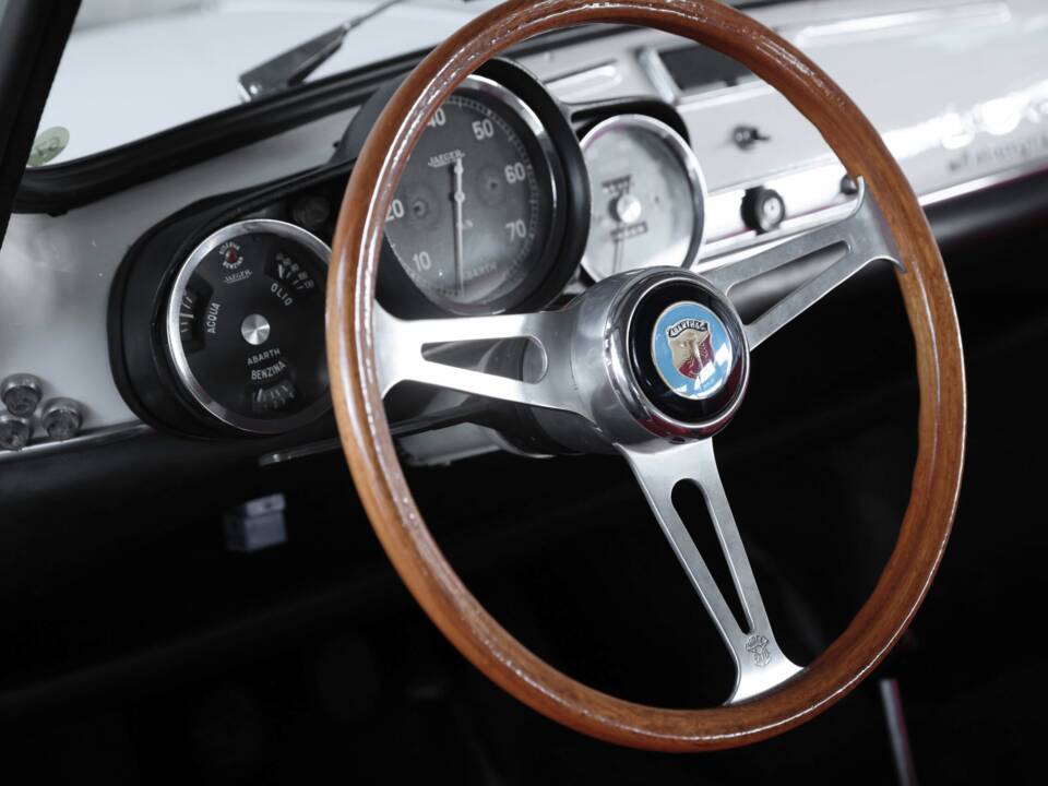 Image 17/47 of Abarth Fiat 850 TC (1965)