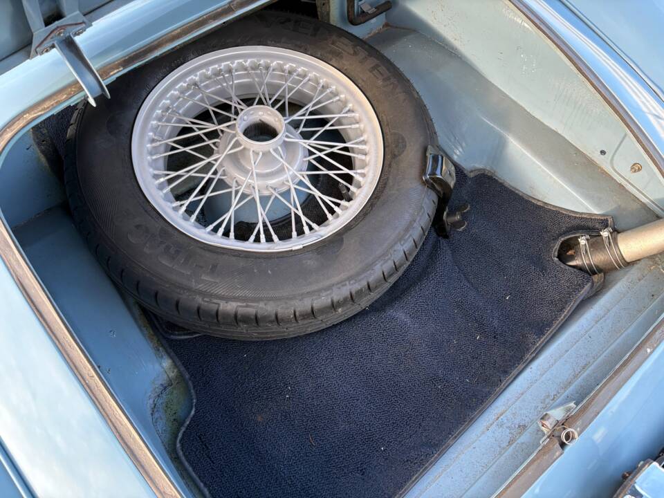 Image 9/22 of MG MGA 1500 (1958)