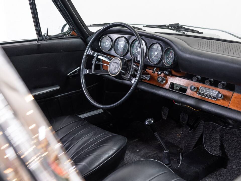 Image 17/34 of Porsche 911 2.0 S (1966)