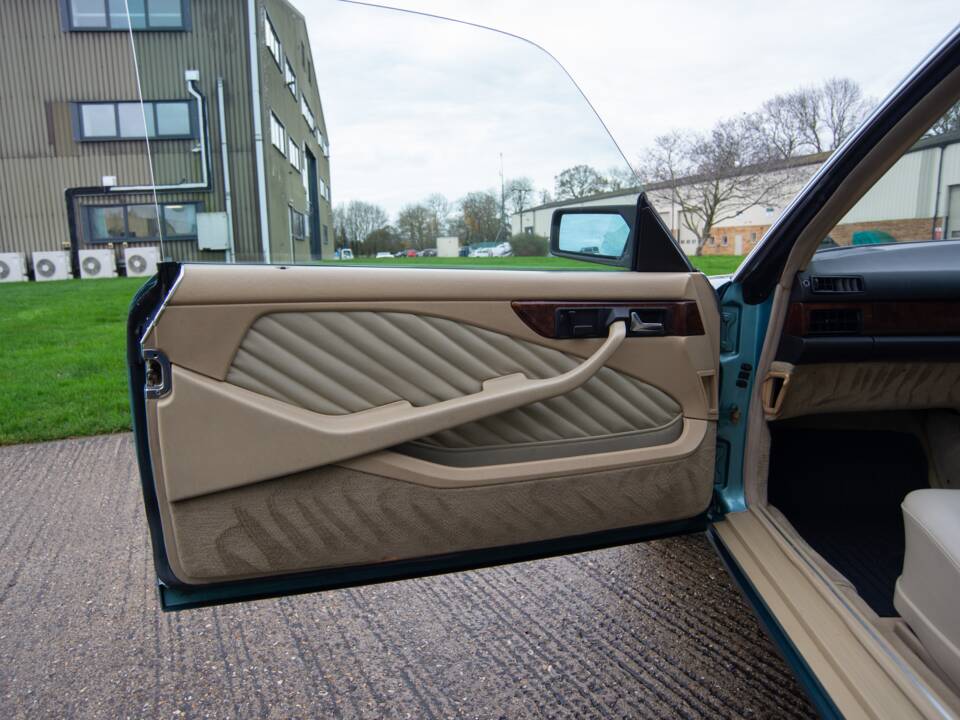 Image 16/31 de Mercedes-Benz 420 SEC (1990)