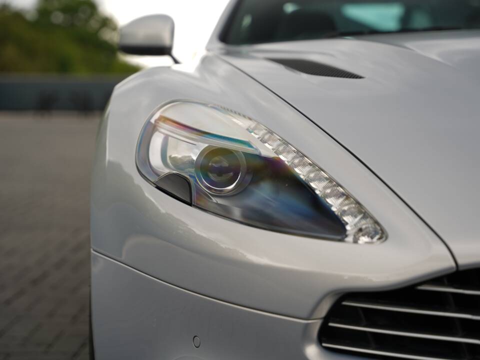 Image 33/50 of Aston Martin Vanquish (2014)