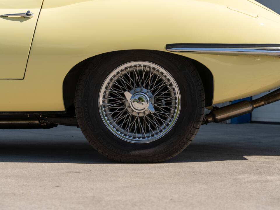 Image 9/78 de Jaguar E-Type (1969)