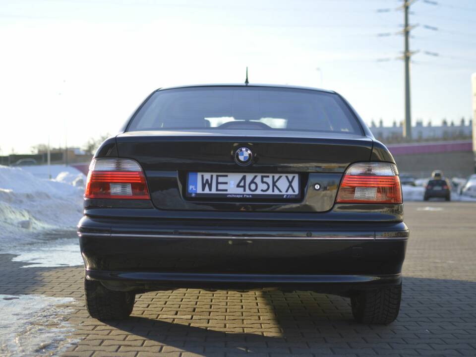 Image 5/8 de BMW 540i (2001)