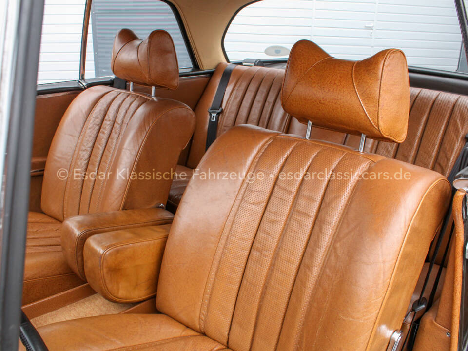 Image 34/35 of Mercedes-Benz 280 SE 3,5 (1970)