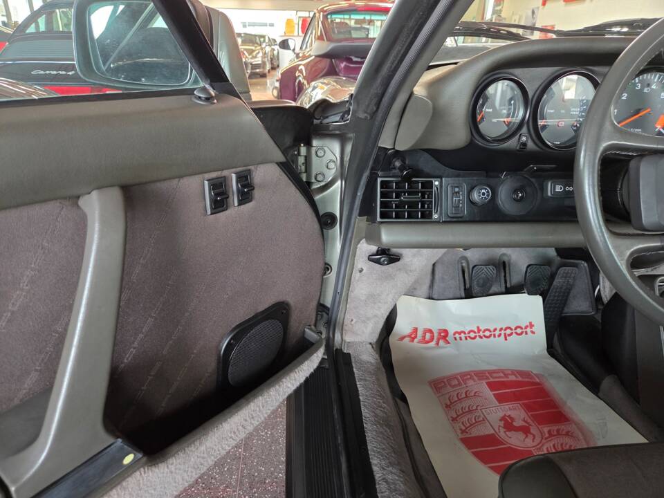 Bild 23/27 von Porsche 911 Carrera 3.2 (1987)