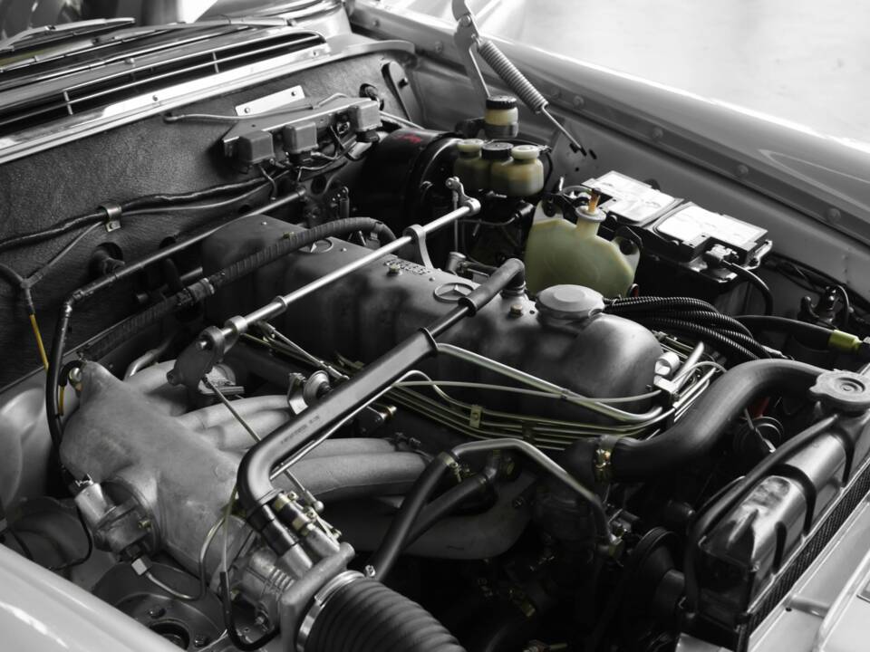Afbeelding 40/50 van Mercedes-Benz 280 SE (1968)