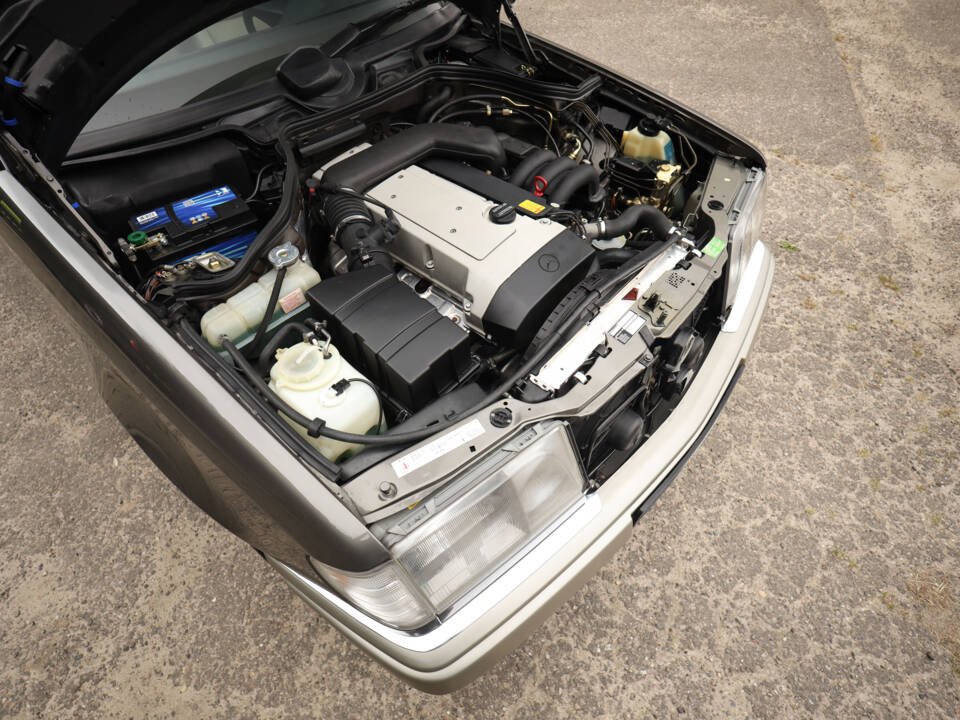 Imagen 19/74 de Mercedes-Benz E 320 (1994)