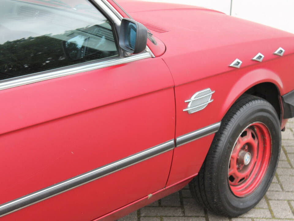 Image 19/30 of BMW 320i (1982)