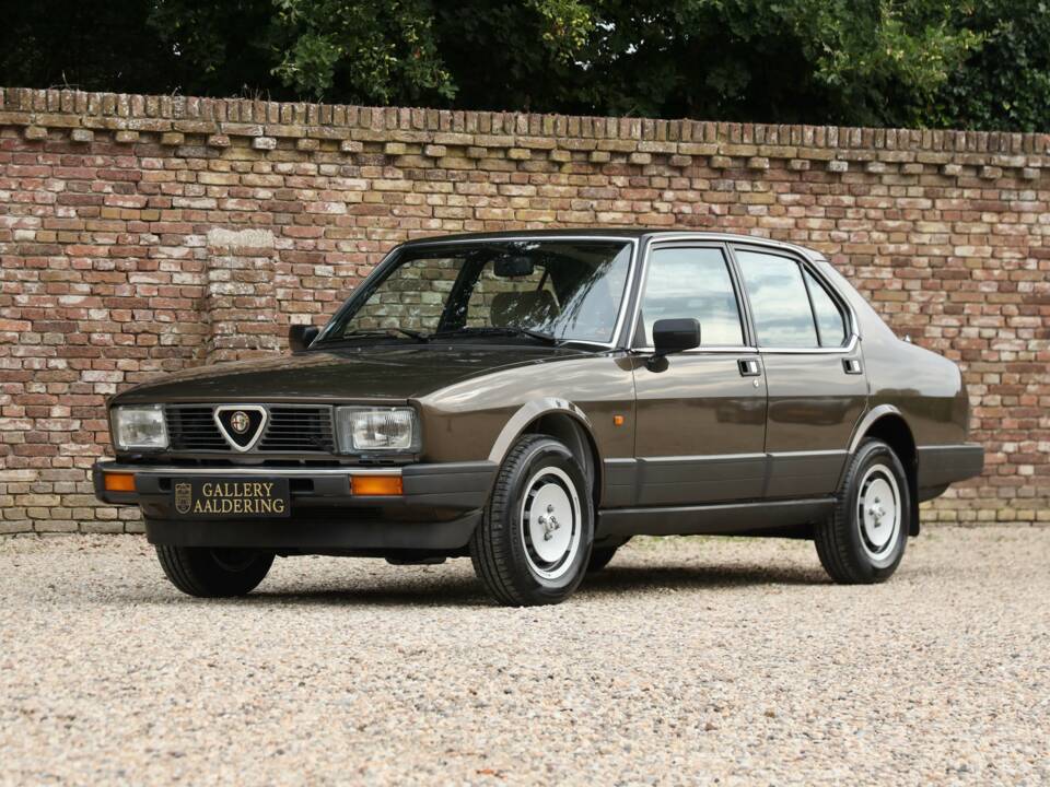 Afbeelding 1/50 van Alfa Romeo Alfetta 2.0 (1984)