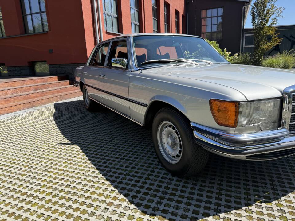 Imagen 12/42 de Mercedes-Benz 450 SEL 6,9 (1975)