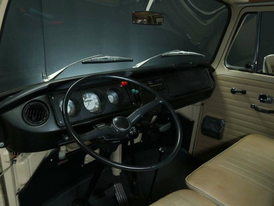 Immagine 14/50 di Volkswagen T2a Westfalia (1969)