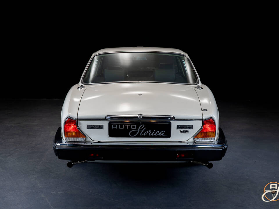 Image 4/22 of Jaguar XJ 12 (1986)
