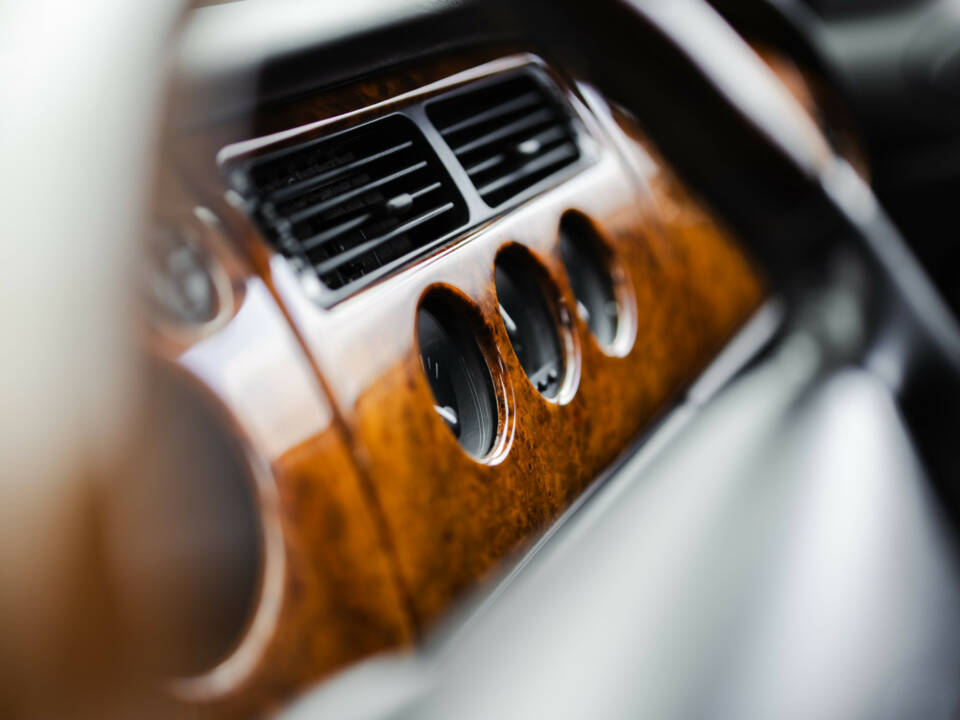 Imagen 31/36 de Jaguar XK8 4.0 (1999)